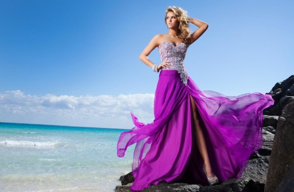 Женщина на море