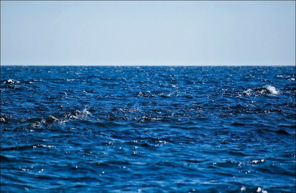 Волна цветными карандашами