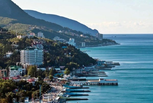 Панорама набережной Алушты