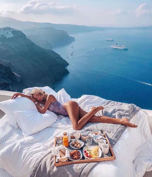 Красивые девушки в жару