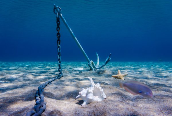 Якорь на дне моря