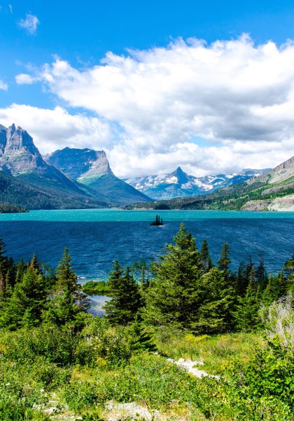 Скалы в море 4к