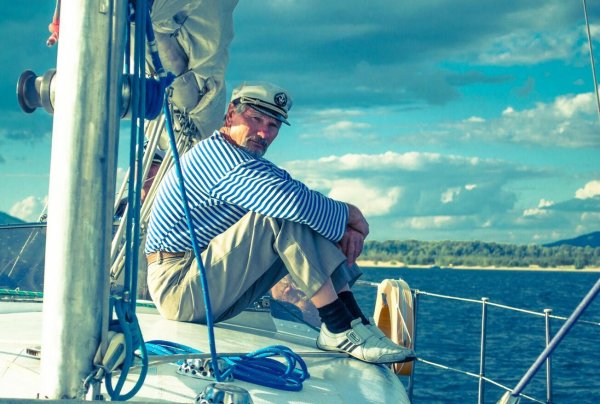 Офицеры ВМФ на корабле