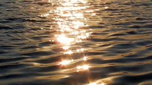 Блики солнца на воде