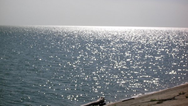 Луна и море