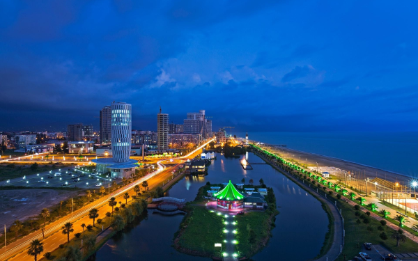 Ночная набережная Батуми