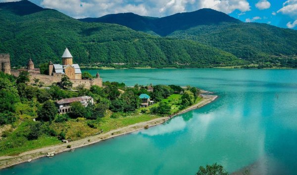 Ананури Грузия