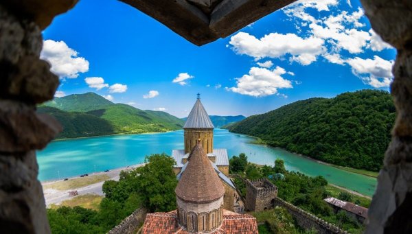 Замок Ананури Грузия