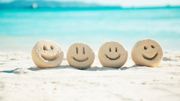 Рожица на песке