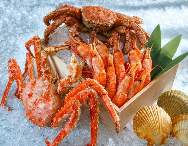 Устрицы, лангусты, омары