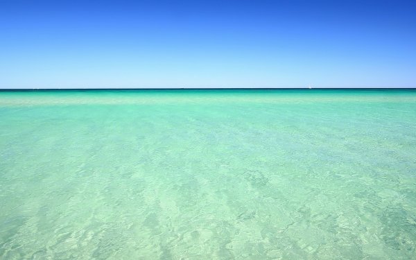 Море бирюзового цвета