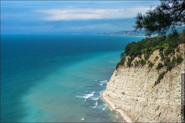 Джанхот бухта голубая бездна