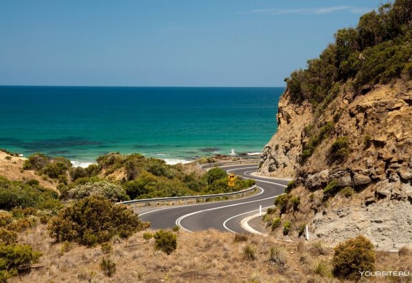 Дорога у лазурного берега Италии