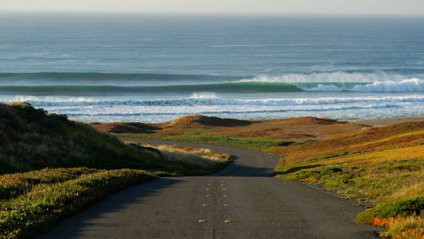 Дорога вдоль моря