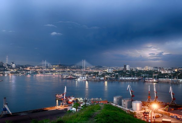 Город у моря Владивосток