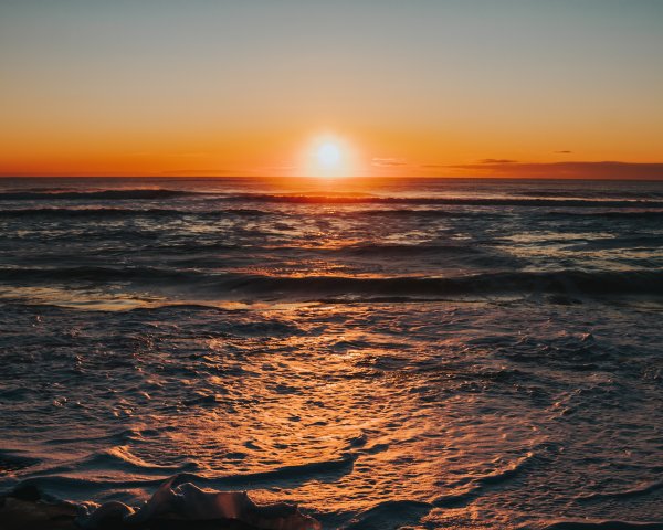 Пейзаж закат на море