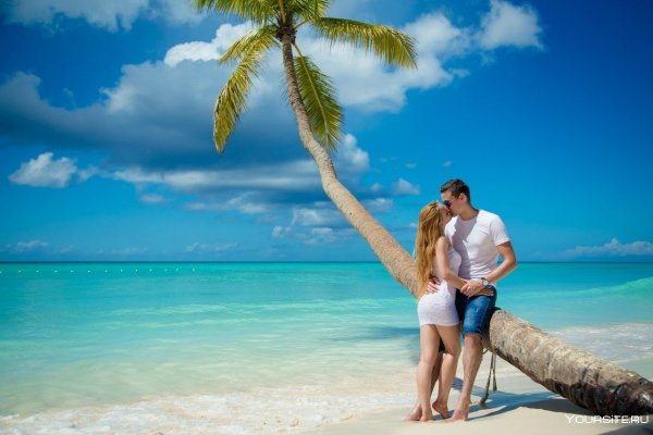 Двое влюбленных на острове