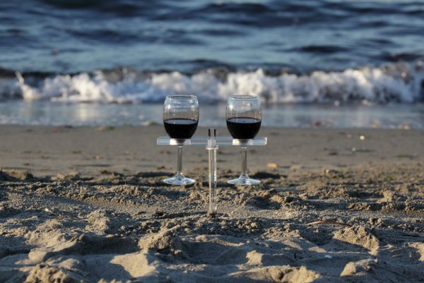 Вино на берегу моря
