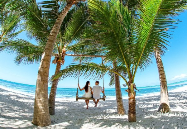 Молодежь на море