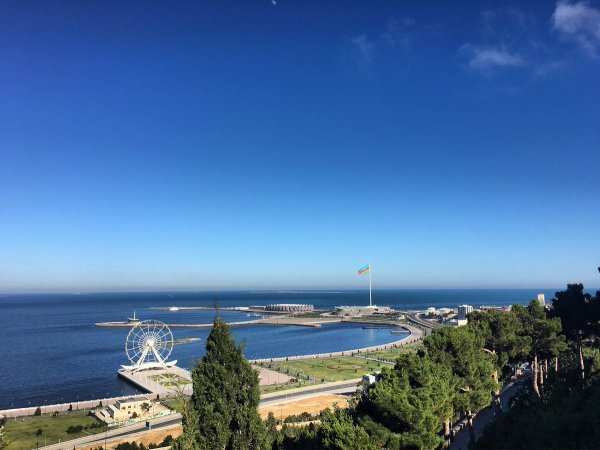 Азербайджан Баку Приморский парк (Бакинский бульвар)