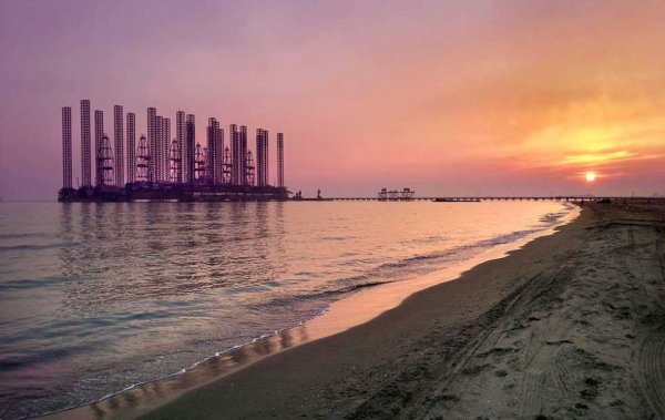 Сансет пляж в Баку
