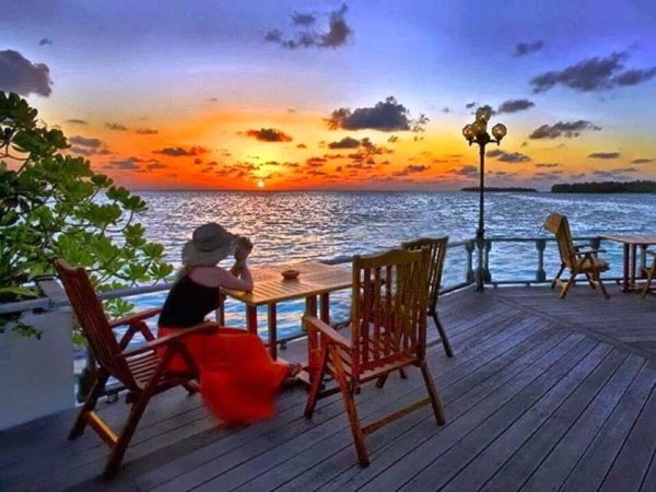 Красивые волны на закате