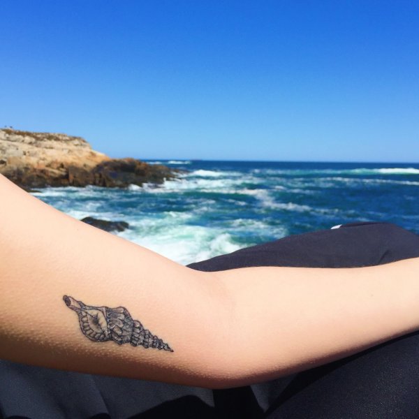 Тату с морем для девушек