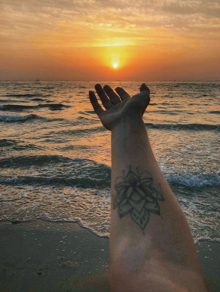 Тату море на руке