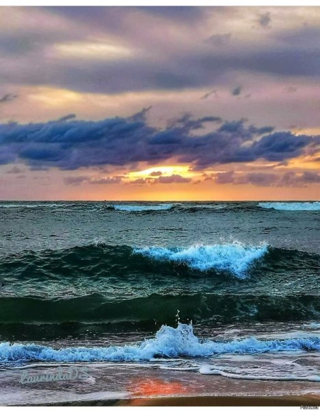 Неспокойно синее море