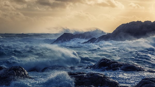 Неспокойное море