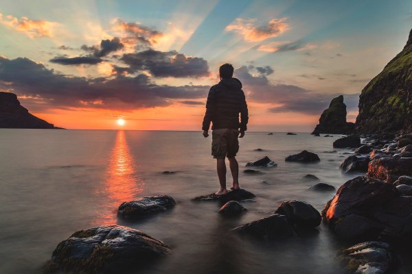 Красивые люди на море