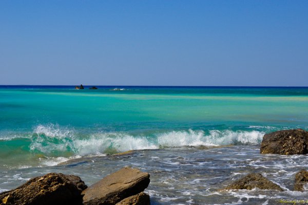 Август море