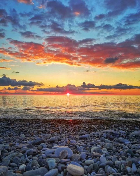 Август море