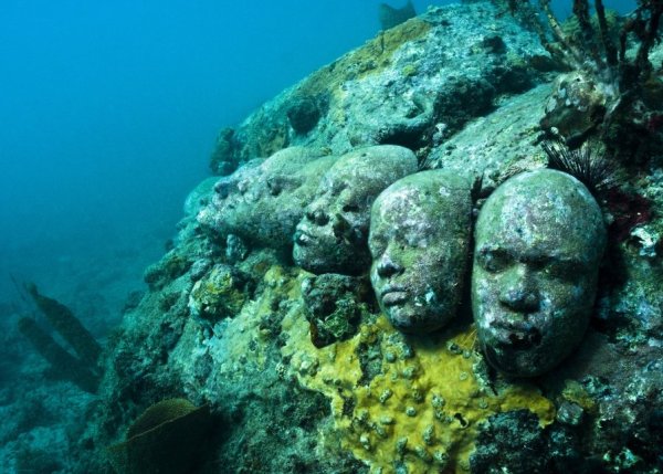 Самые страшные места в океанах