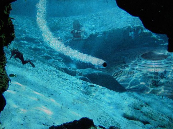 Неопознанный подводный объект