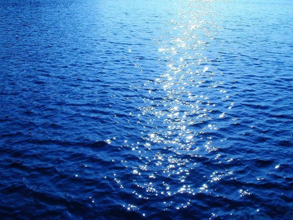 Водная гладь моря