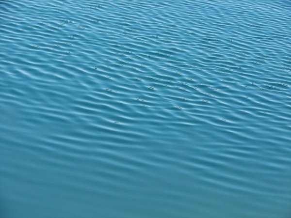 Гладь воды сверху