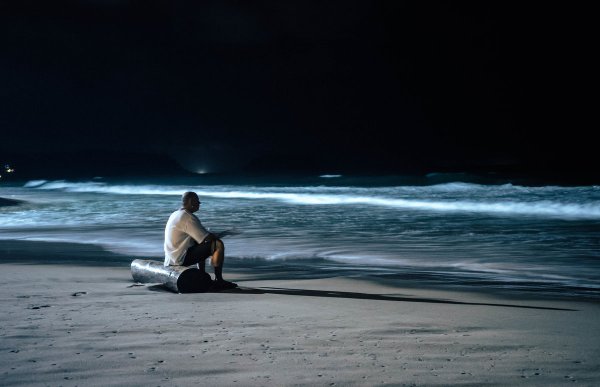 Парень на берегу моря