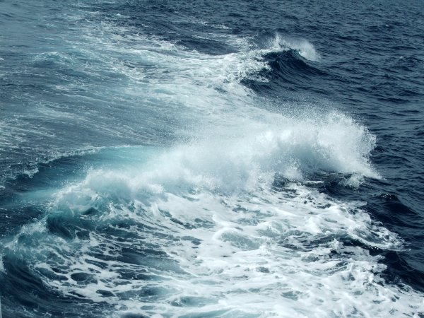 Море волнуется волны