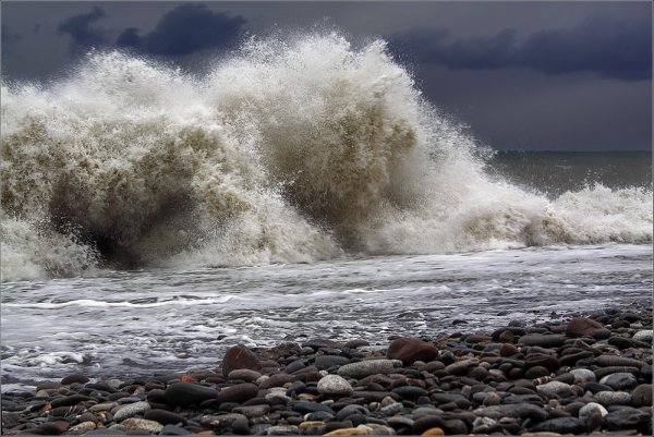 Море волнуется