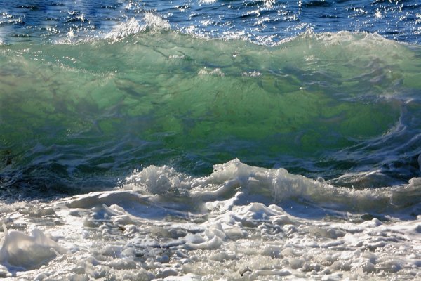 Море волнуется