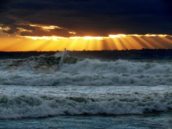 Сильное волнение моря