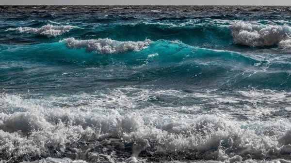 Река брызги воды