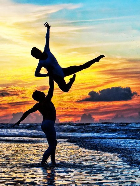 Танец на закате