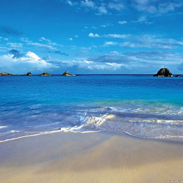 Надпись на песке на море