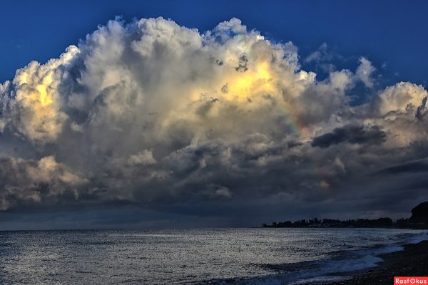 Грозовые облака над морем