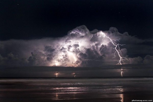 Гроза на море