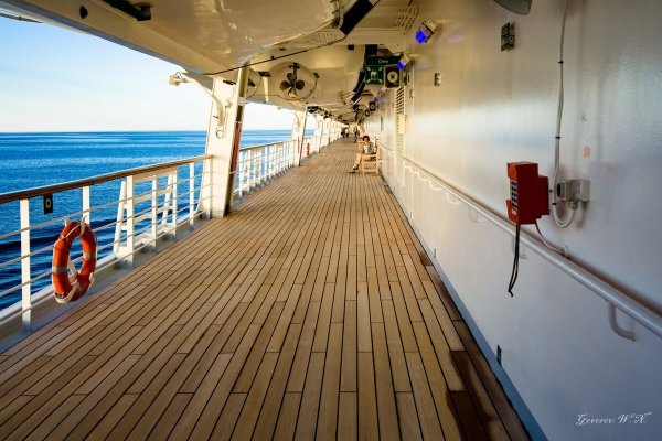 Палубный корабль