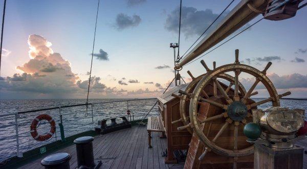 Крузенштерн парусник штурвал