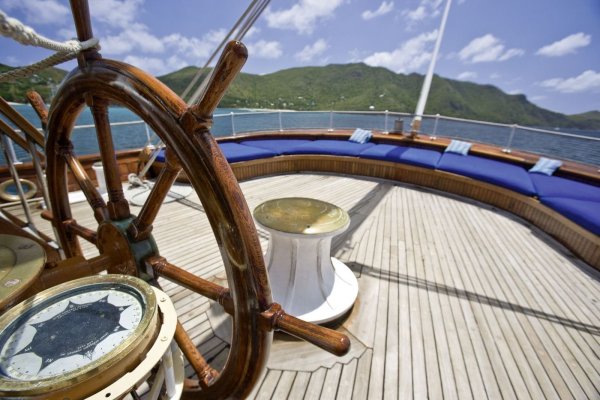 Яхта Крузенштерн штурвал